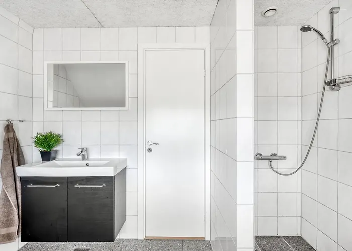 Irlin - 800m From The Sea By Interhome