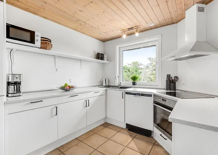 Holiday home Irlin - 800m From The Sea By Interhome *